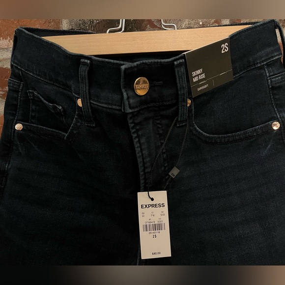 Express MID RISE DARK WASH SUPERSOFT SKINNY JEANS, size 2 short - Picture 2 of 3